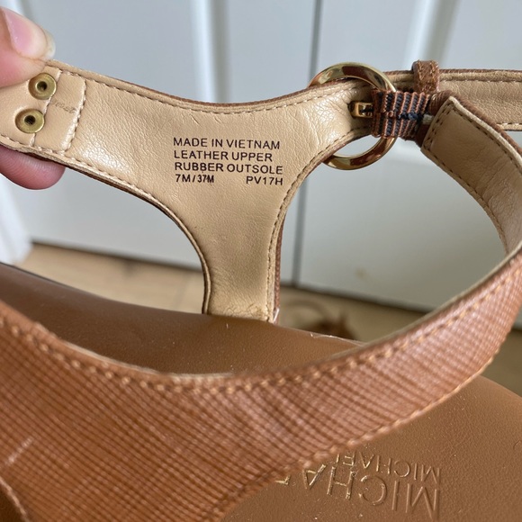 Michael Kors Leather With Gold Plate Flat Sandals - Picture 3 of 7